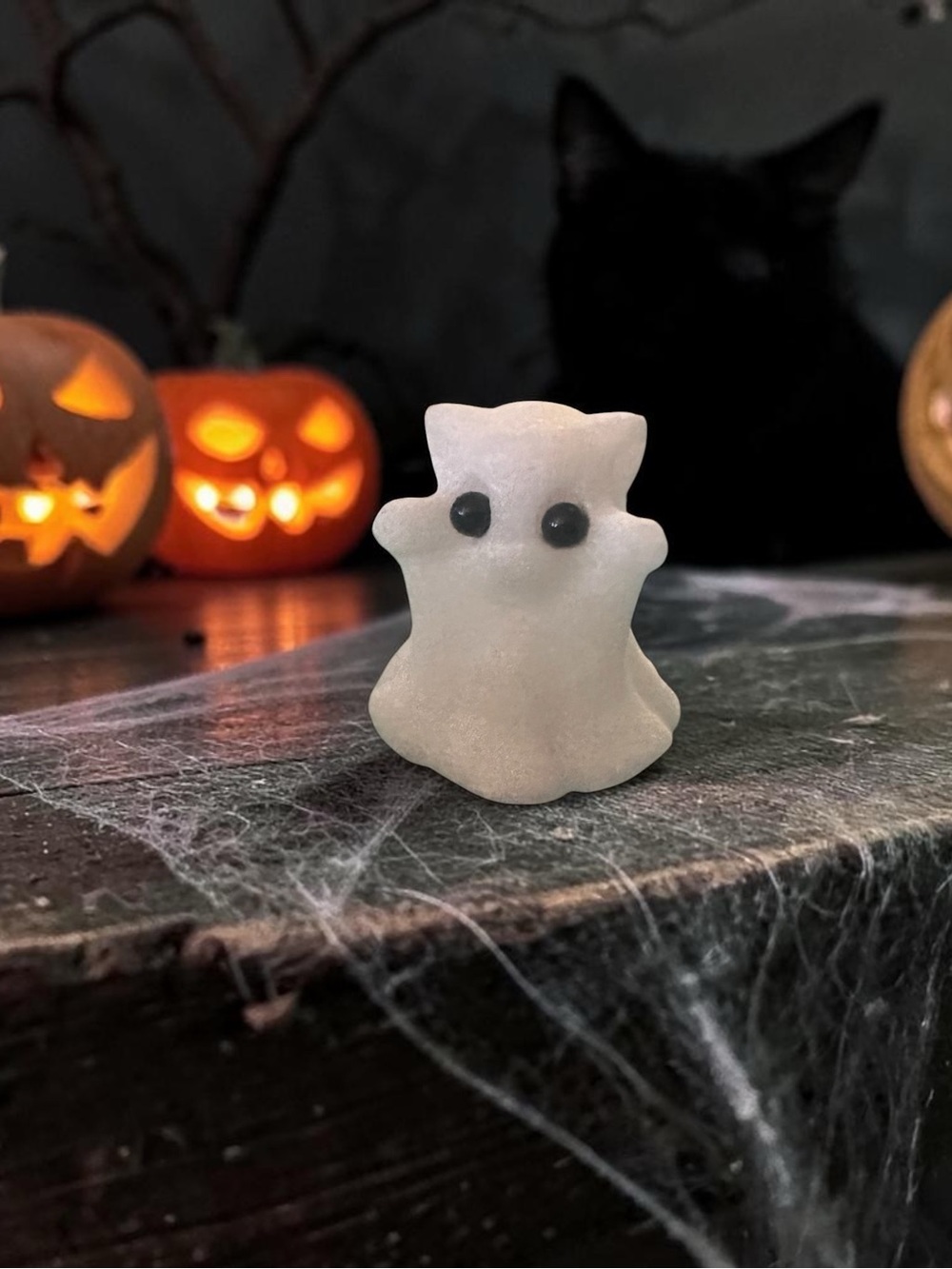 Halloween Kitty Ghost Crystal - White Jade